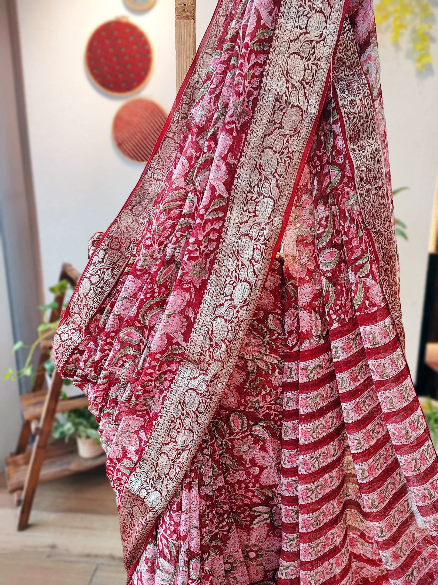 Red & Pink Chiffon Saree With Golden Border & Crepe Blouse