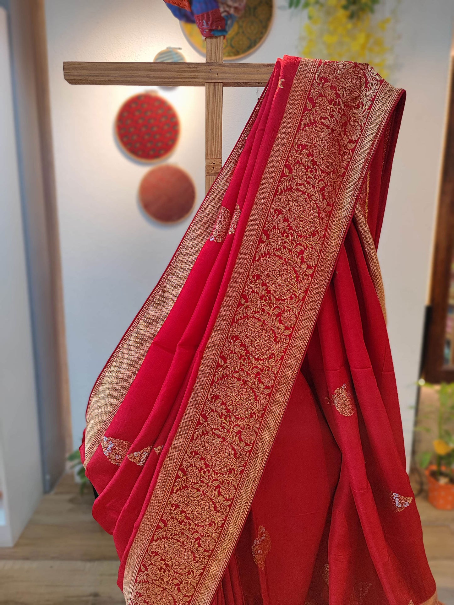 Rose Red Pure Dola Silk With Banarasi Sona Rupa Kadhua Brocade Handweaving and Running Brocade Blouse