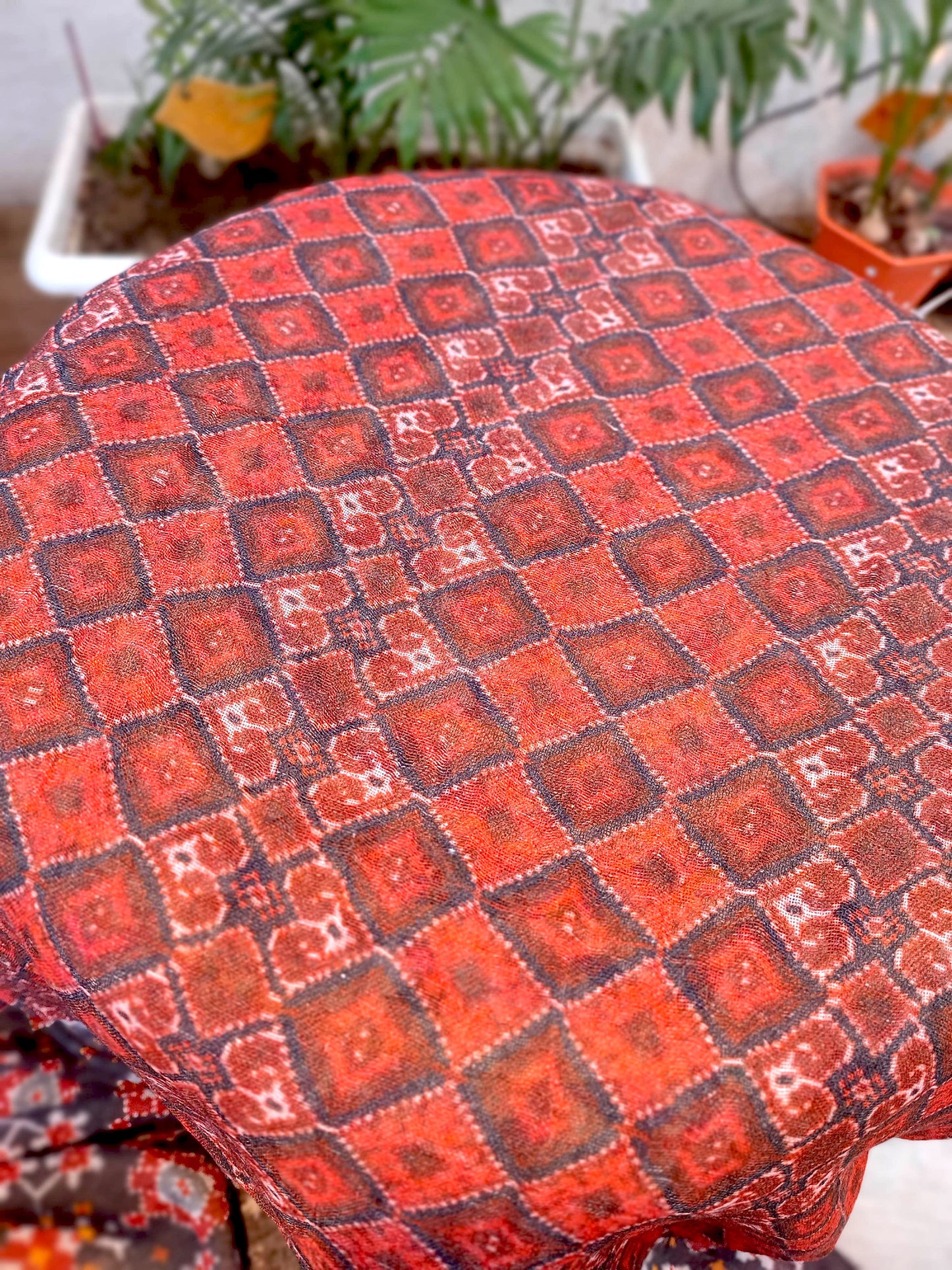 Steel Gray & Red Motif Print Linen Saree