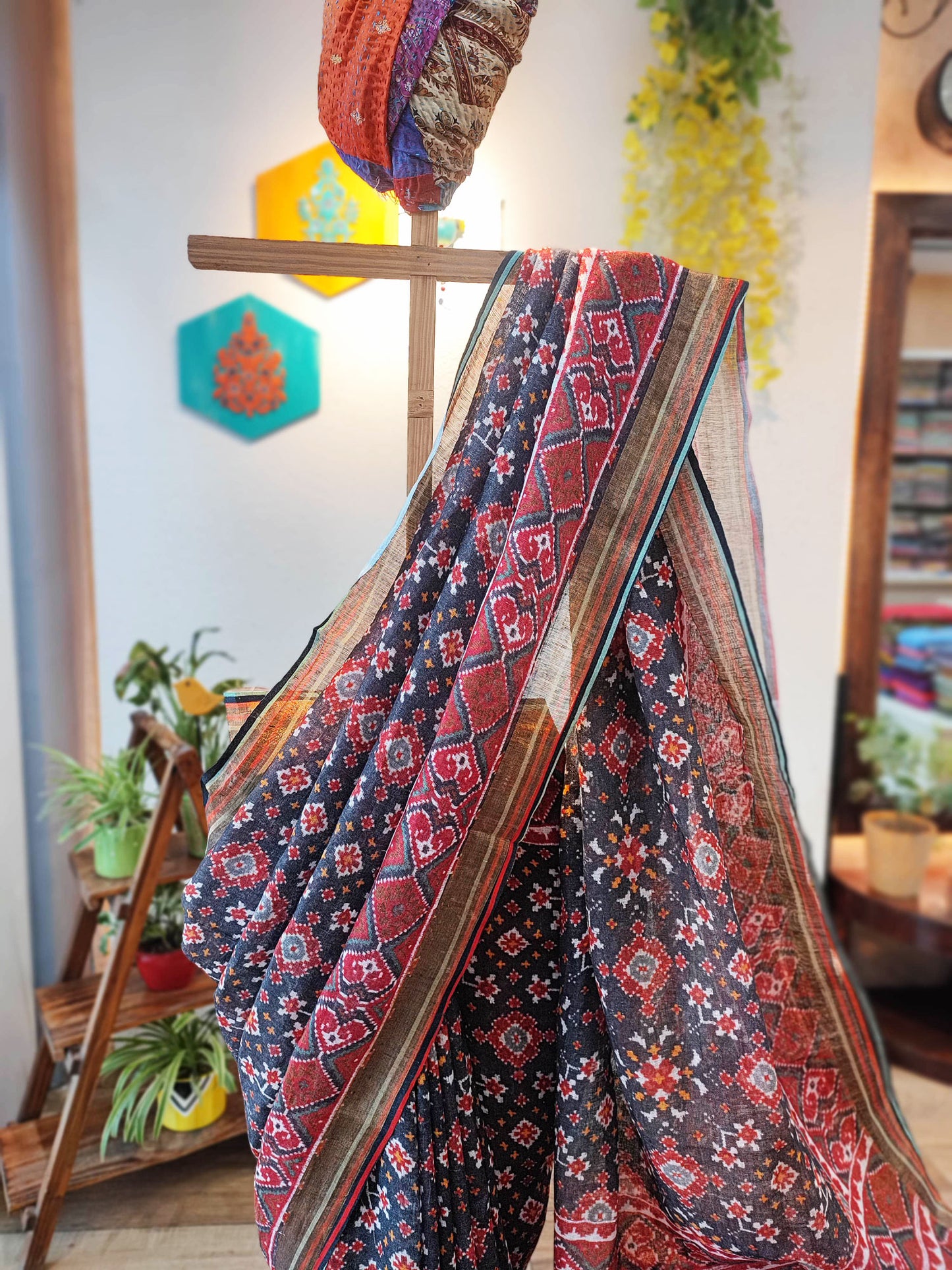 Steel Gray & Red Motif Print Linen Saree