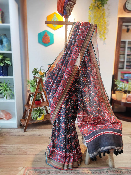 Steel Gray & Red Motif Print Linen Saree