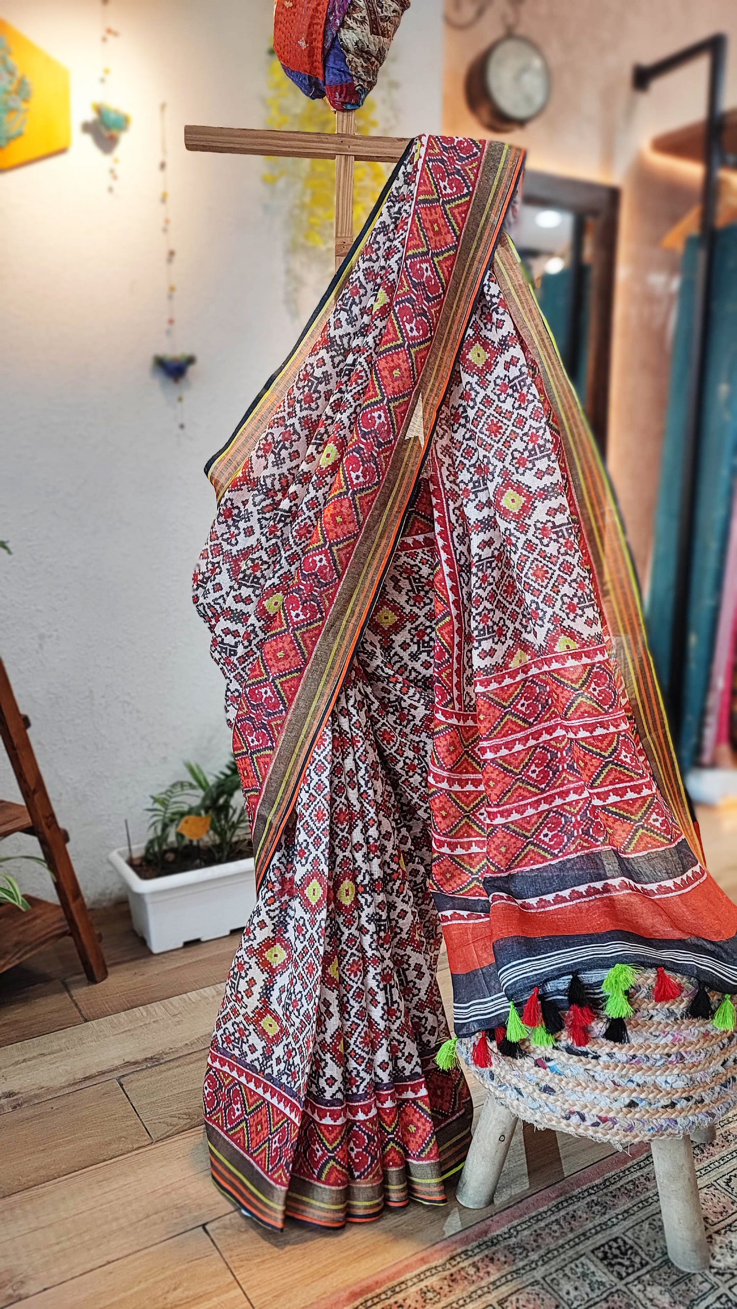 Red, White & Black Geometric Print Linen Saree